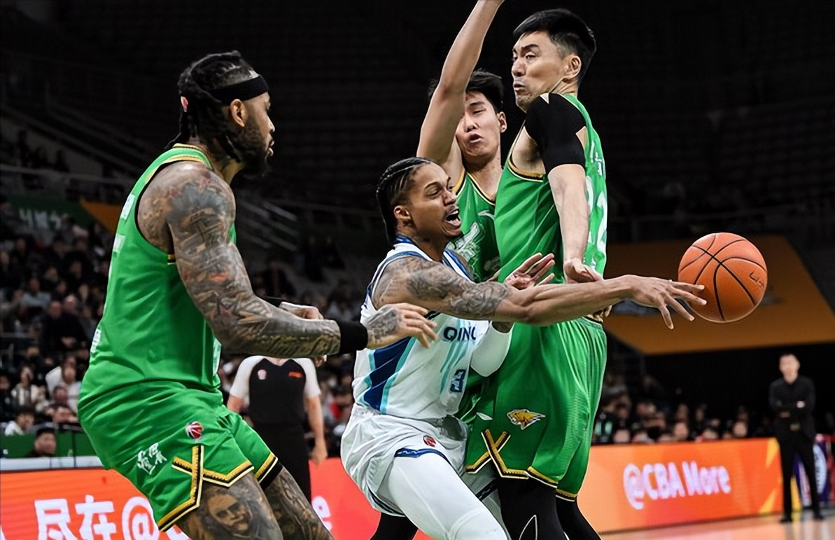 世界杯app下载-24分3篮板7助攻1抢断！继伟回归首秀满堂彩，二哥三分锁定胜局