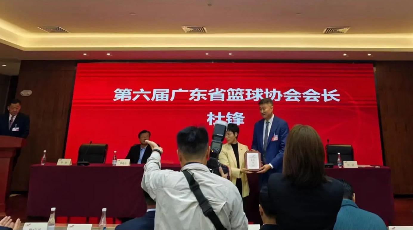 世界杯直播软件下载中心-杜锋如愿高升!还能当广东主教练吗?官宣确认,李春江机会来了