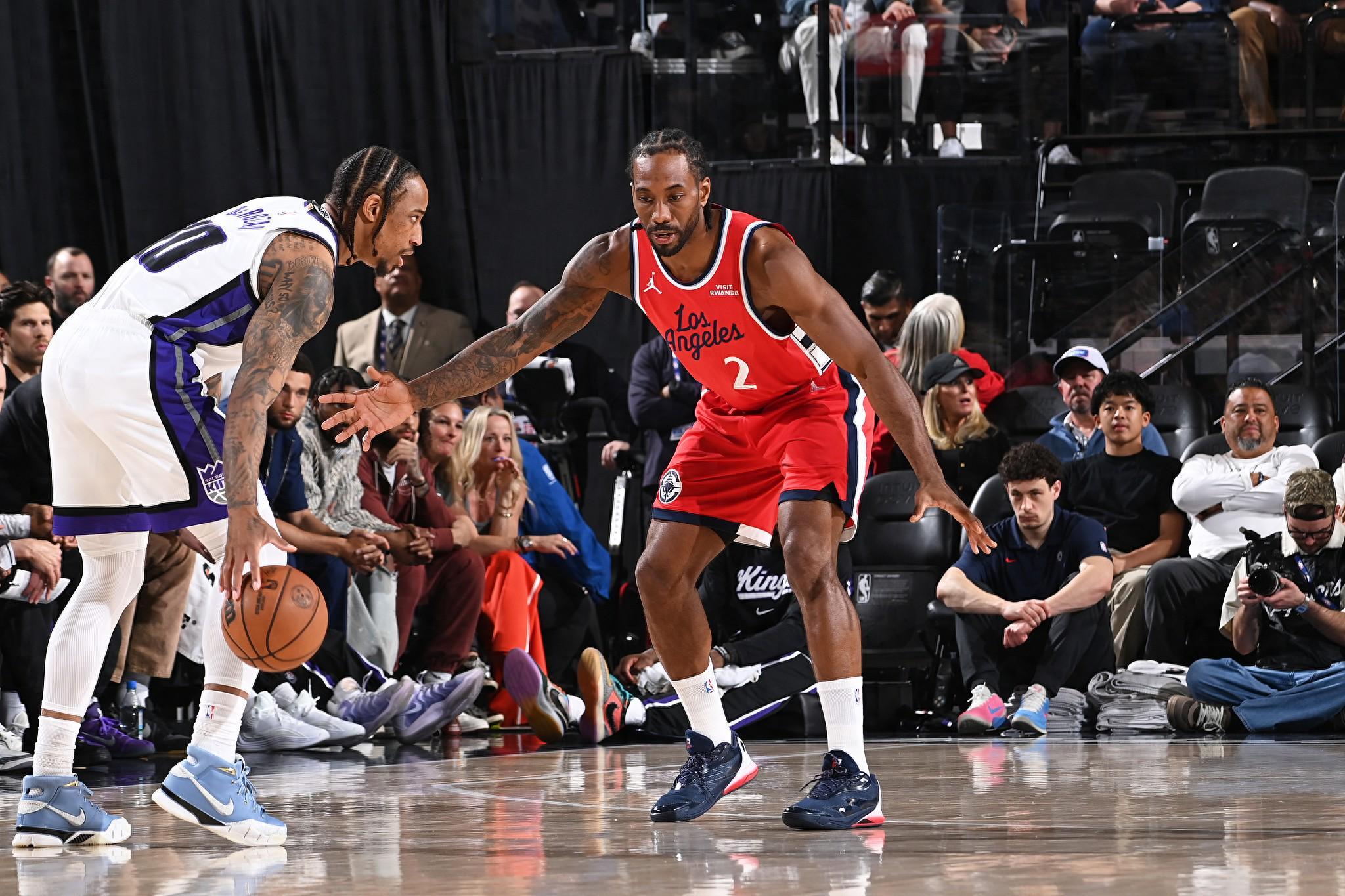 世界杯直播软件下载中心-大爆冷！威少轰12+12+10手撕老东家 小卡31+6纪录夜被撞出血+伤退